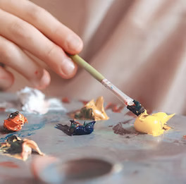 Hand-Mixing-Paints